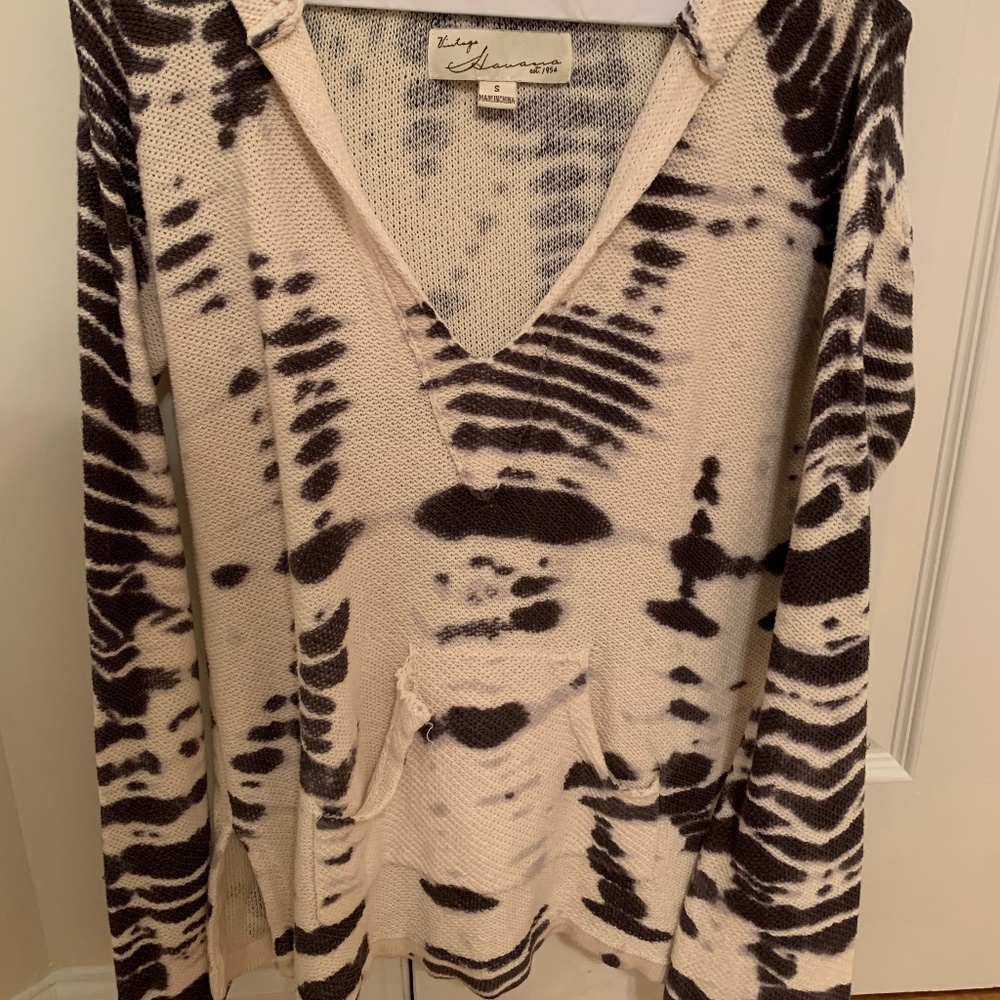Long sleeve hooded sweater w/ tie dye